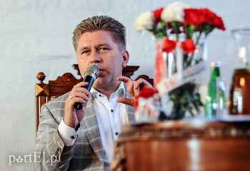 >Osądzić, opowiedzieć o tym społeczeństwu, a na koniec ułaskawić