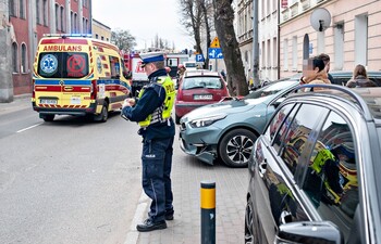 >Uderzyła w motocyklistę