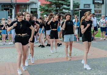 >Grała cała starówka
