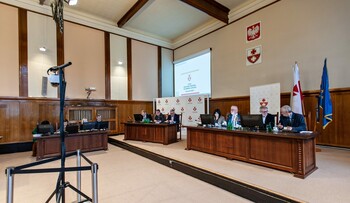>Radni przyjęli budżet Elbląga na 2023 rok