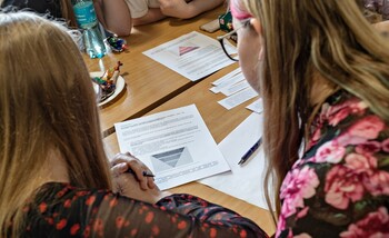 >Czy trudno jest wymyślić dobry tytuł? Konkurs dziennikarski dla uczniów szkół średnich