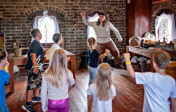 >Starówka wita chlebem i solą (i nie tylko)