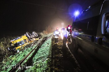 >Dźwig dachował do rowu pod Jegłownikiem