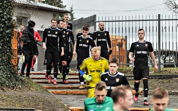>Zwycięstwo w drodze do utrzymania