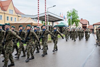 >Wielonarodowa dywizja z nowym dowódcą
