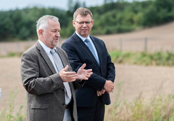 >Z szutrowej na asfaltową