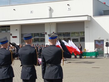 >Świętowanie z nową halą do obrony cywilnej