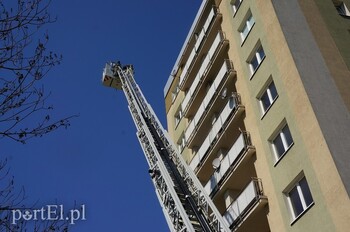 >Pożar w wieżowcu przy Lotniczej