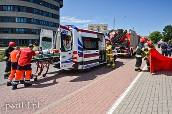 >Rowerzystka potrąciła kobietę wysiadającą z autobusu