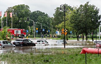 >Szpital uratowany przed wodą, okolice zalane