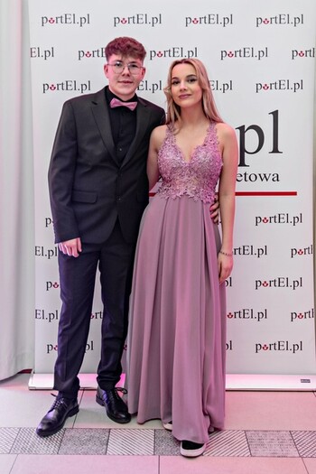 >Zaczynamy studniówki! Tak bawili się uczniowie Zespołu Szkół Gosporadczych