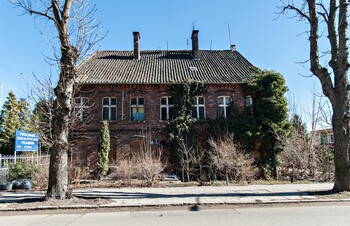 >Budynki przy ulicach Komeńskiego i Lotniczej do rozbiórki