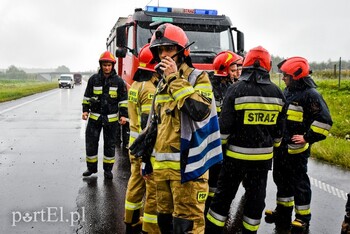 >Wpadli w poślizg na ul. Łęczyckiej i na S22