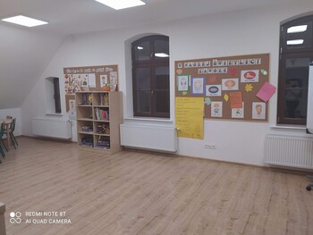 >Przyjazny krąg dla dzieci, młodzieży i seniorów