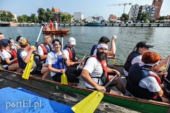 >Smocze łodzie rządziły na rzece