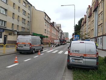 >Z sieci ulatniał się gaz. Wjazd na Słoneczną zamknięty
