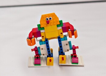 >„Widziałem tu kilku mocnych zawowodników”. W szkole walczyły roboty