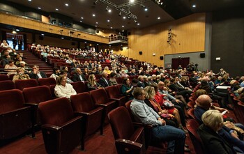 >Aleksandry rozdane, czyli teatr jak wspólnota