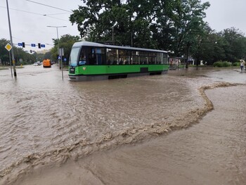>Kumiela też wylała, zalana ul. Związku Jaszczurczego