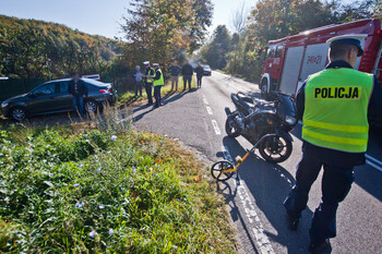 >Zderzenie motocyklisty z peugeotem za Dębicą