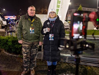 >Nigdy nie jesteś sam, czyli wigilia na placu Dworcowym