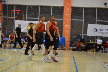 >Niepokonany jest nasz Elbasket kochany