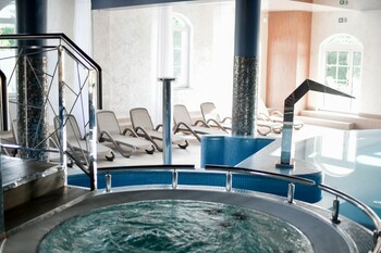 >Sylwester w stylu lat 20'? Zaprasza Jarzębinowy Resort & Spa!