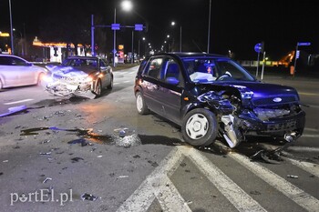 >Czołowe zderzenie na al. Tysiąclecia, kolejne odebrane prawo jazdy
