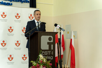 >Żegnaj lato na rok! Uczniowie wrócili do szkolnych ławek