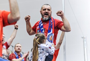 >Start zdobył Koronę
