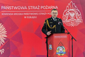 >Komendant żegna się ze strażacką służbą
