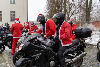 >Motomikołaje przyjechali z pomocą