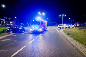 >Zderzenie hyundaia z peugeot pod centrum handlowym
