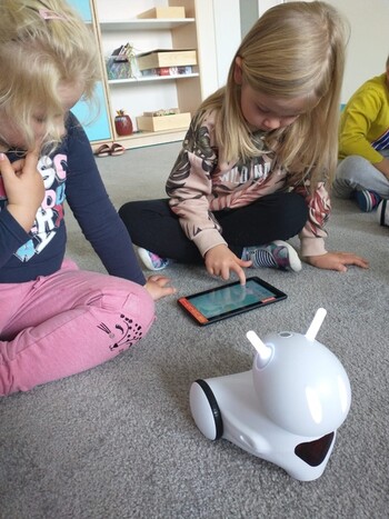 >Przedszkolaki z Dwujęzycznego Niepublicznego Przedszkola „Mieszko I” programują roboty Photon!
