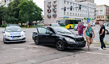 >Kolizja przy komendzie policji