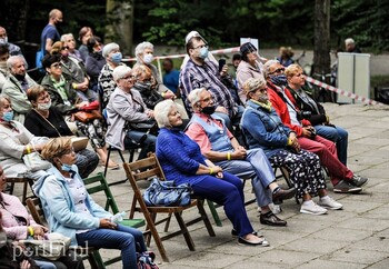 >Teatr zagościł w Bażantarni