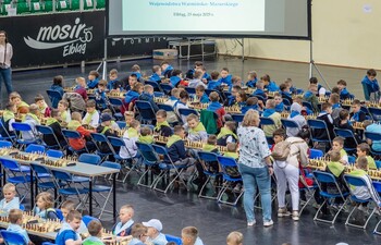 >Zabawa i edukacja przez szachy