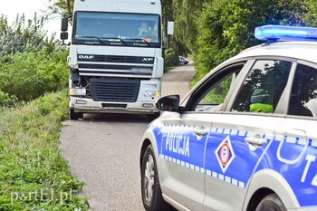 >Czołówka skutera z ciężarówką w Różanach