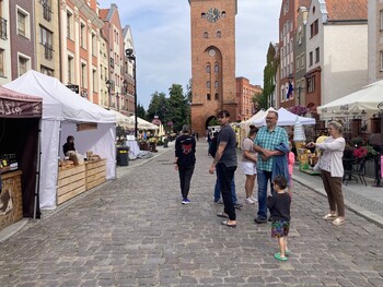 >Na jarmarku w dzień handlowy...
