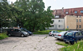 >Planują przebudować parking przy urzędzie
