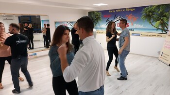 >Zakochaj się w tańcu w szkole Salsa Elbląg!