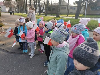 >„Żywa” lekcja patriotyzmu w Przedszkolu i Żłobku Mały Europejczyk w Elblągu