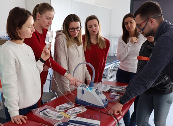 >Bezpłatne studia podyplomowe z fizjoterapii oddechowej - trwają zapisy
