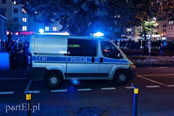 >#Piekłokobiet. Policjanci utrudniałi protestowanie
