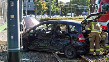 >Kolizja z tramwajem na rondzie Zamech