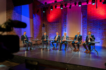 >Debata telewizyjna, czyli czterech na jednego