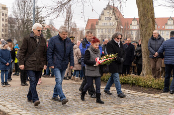 >Patriotyczny obowiązek spełniony. Uroczystości pod pomnikiem
