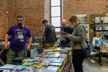 >Biblioteka należy do graczy