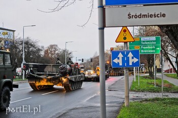 >Wojsko przejechało przez miasto