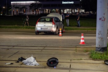 >Citroenem uderzył w motocyklistę